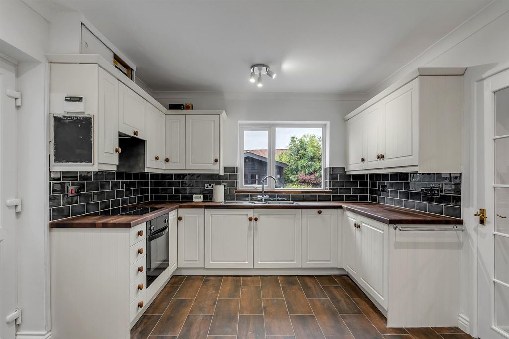 Property photo 2 of 53