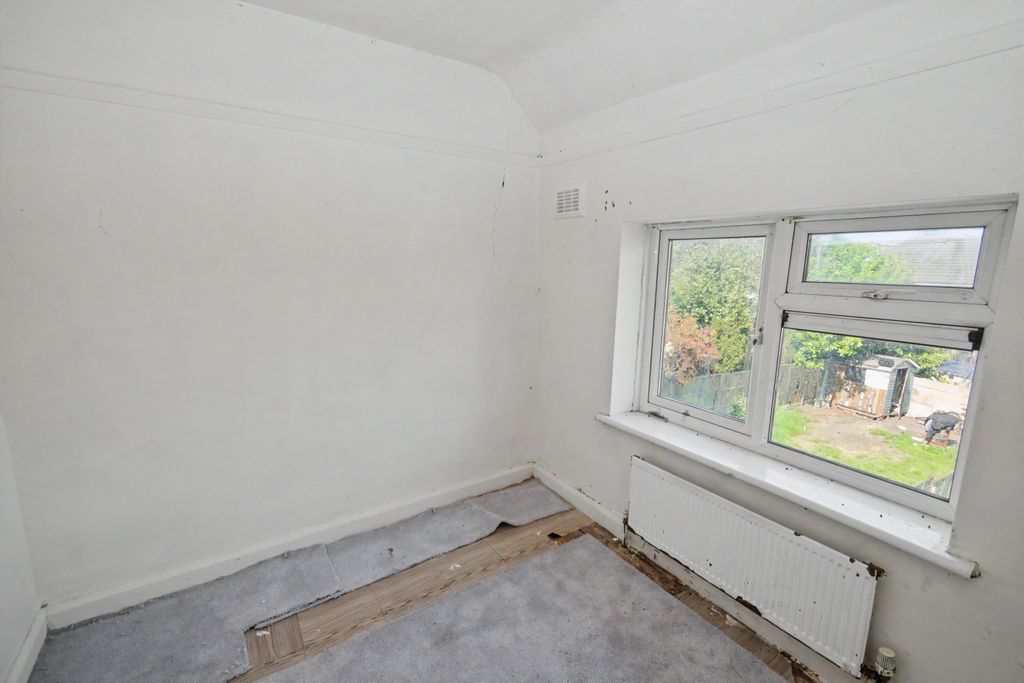 Property photo 2 of 16 57 Holden Crescent, Walsall, Staffordshire, Ws3 1Qq