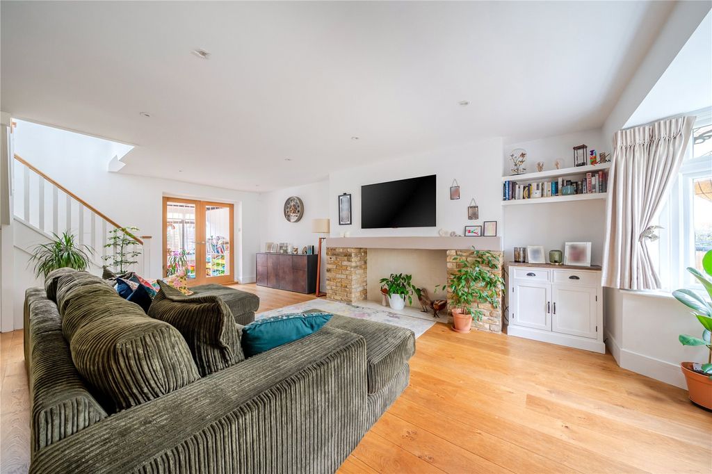 Property photo 3 of 16 Picture No. 12