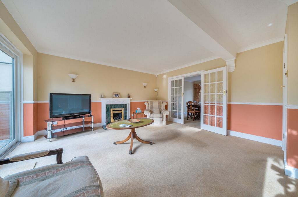 Property photo 2 of 21 1375790-4-690Cab0...