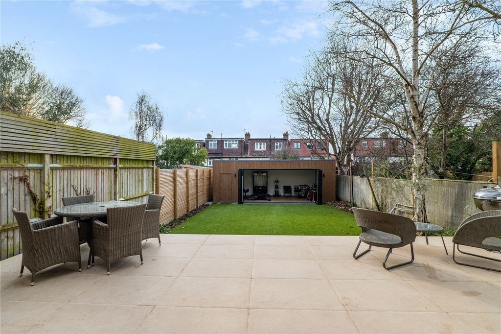 Property photo 2 of 11 Picture No. 13