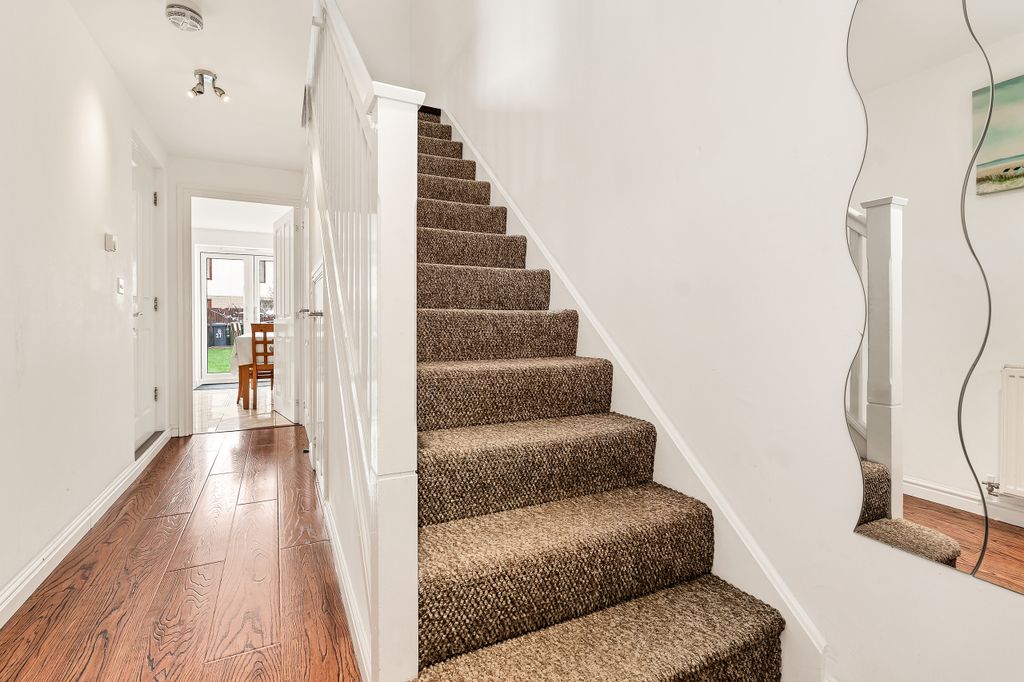 Property photo 2 of 15 27 Anson Road, Cambourne (2).Jpg