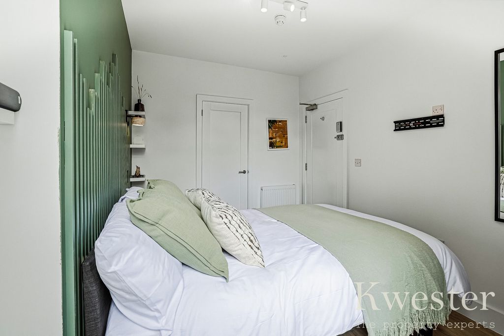 Property photo 1 of 29
