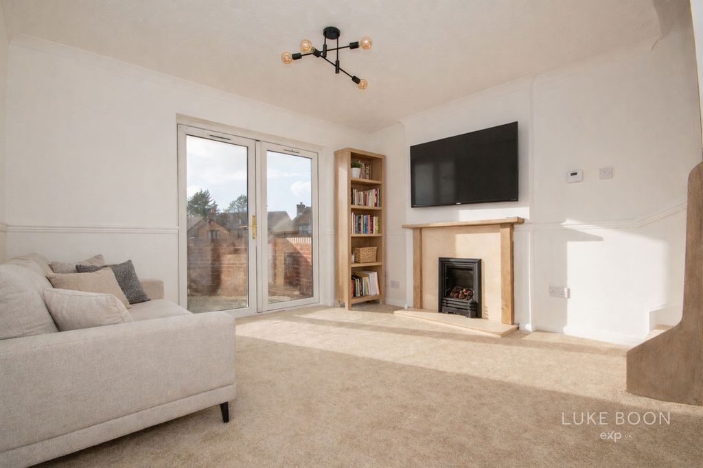 Property photo 2 of 9