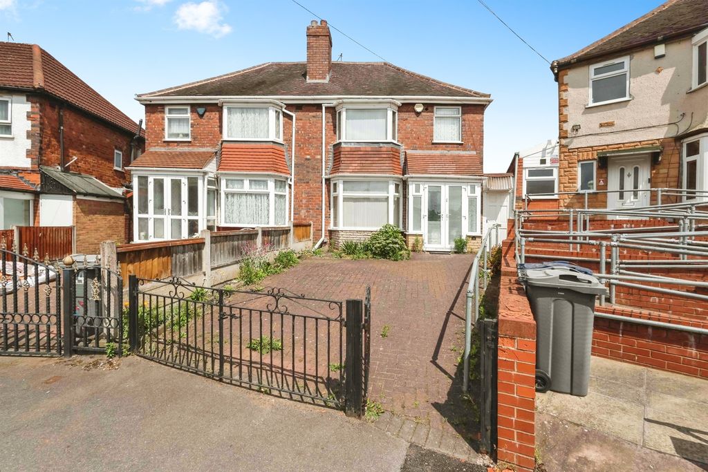 Property photo 2 of 17