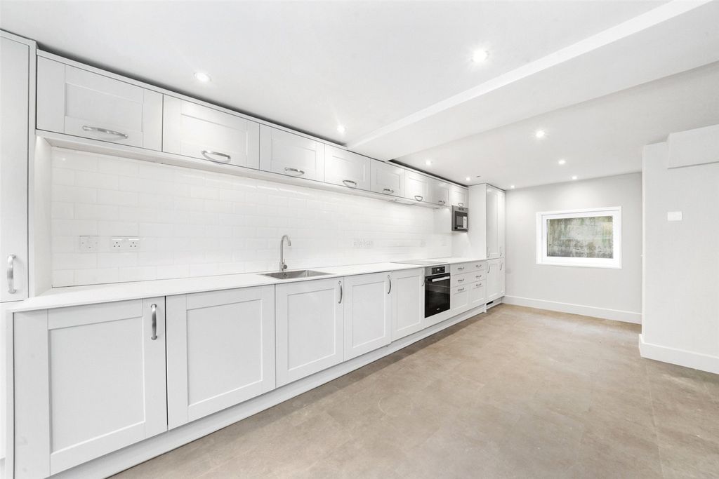 Property photo 2 of 19 Picture No. 05