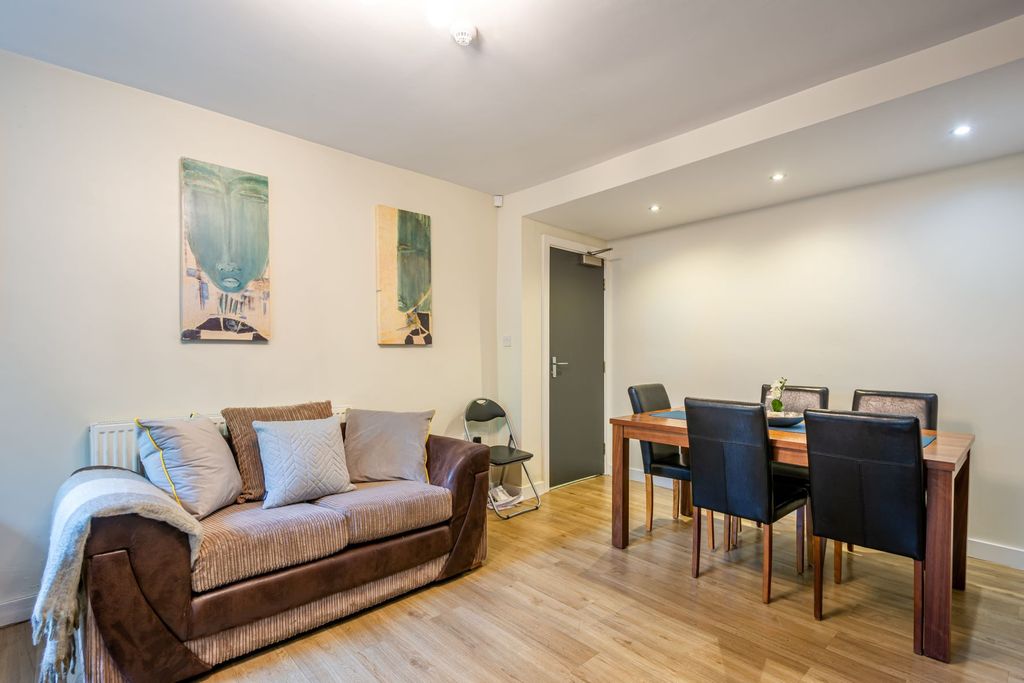 Property photo 3 of 17 Property Photo