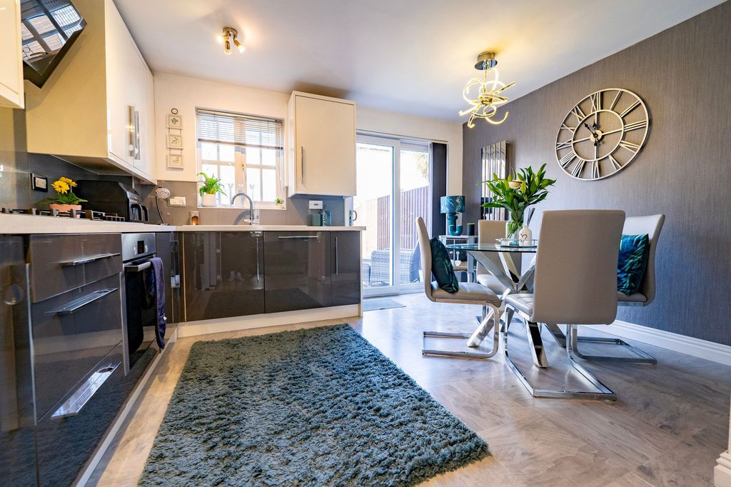 Property photo 2 of 22