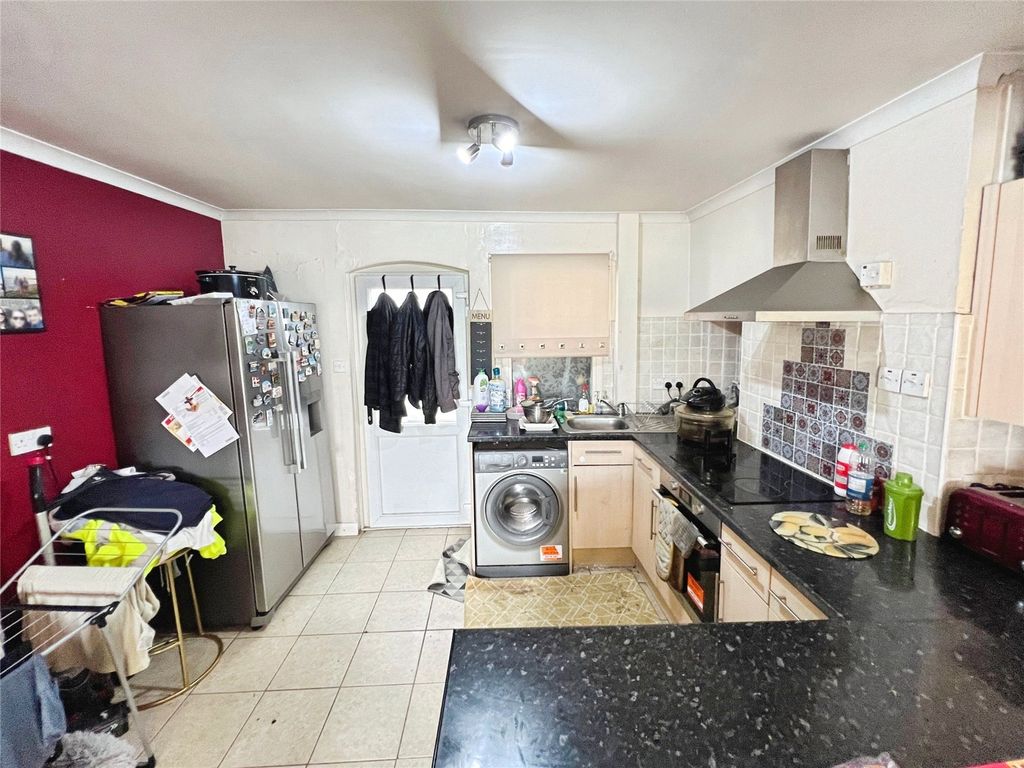 Property photo 3 of 7 Kitchen