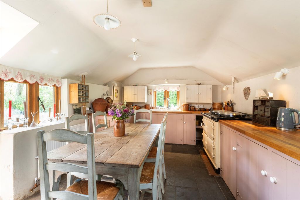 Property photo 2 of 16 Image