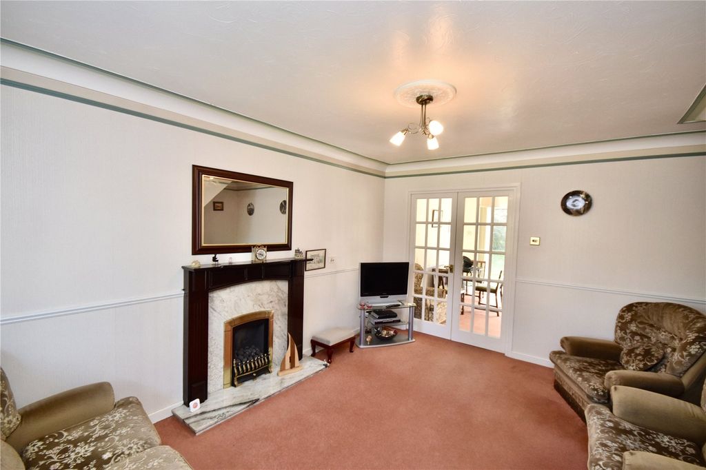 Property photo 2 of 15 Lounge