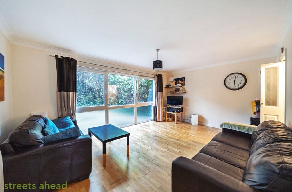 Property photo 3 of 11 Picture No. 01