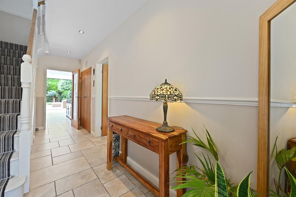 Property photo 3 of 18 Hallway.Jpg
