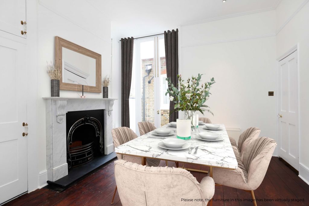 Property photo 3 of 17 Richmond-Hill-Tw1...