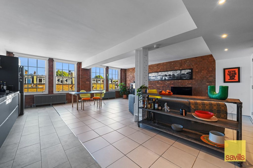 Property photo 3 of 17 Kitchen/Dining