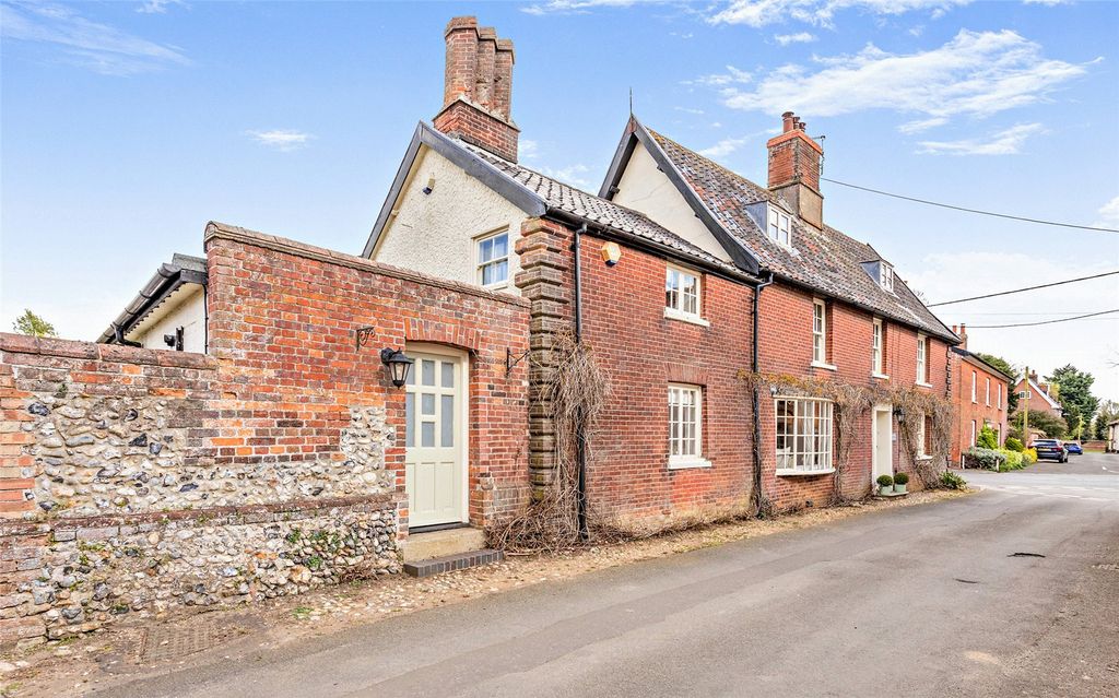 Property photo 1 of 24 Pickwick House