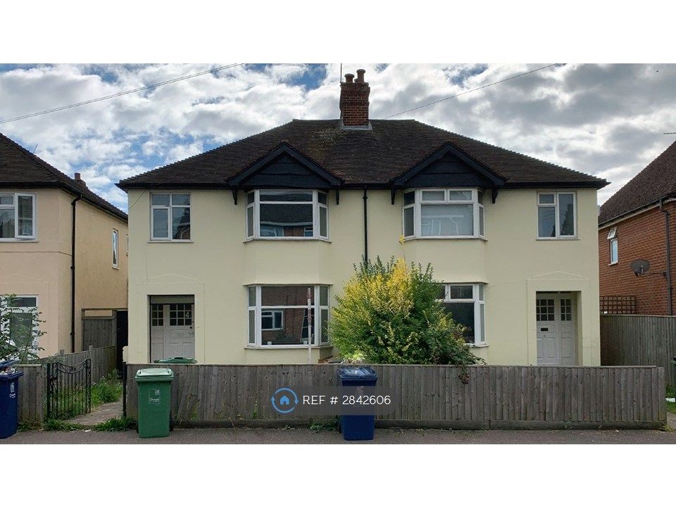 Property photo 1 of 8 Modern Semi Detached 4 Bedroom Property