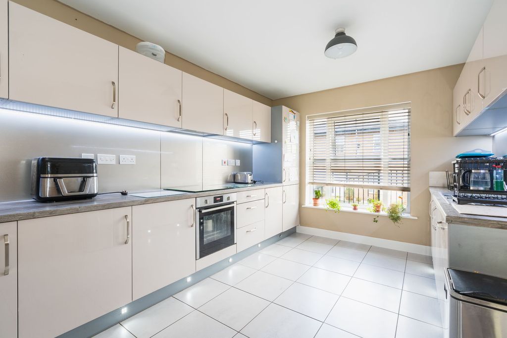 Property photo 2 of 37