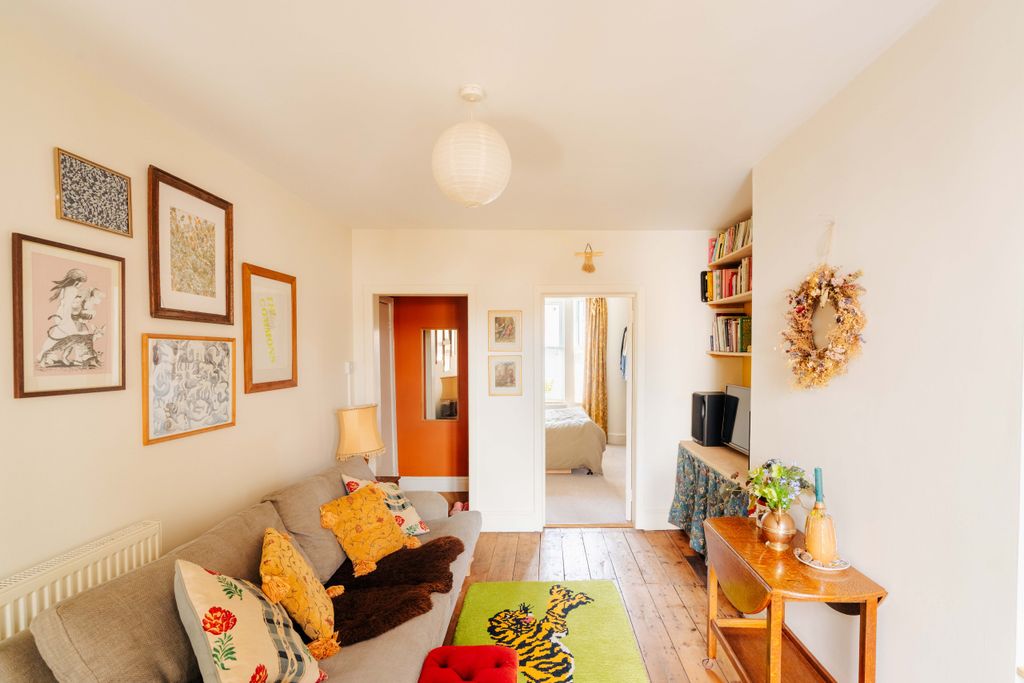 Property photo 3 of 25 8