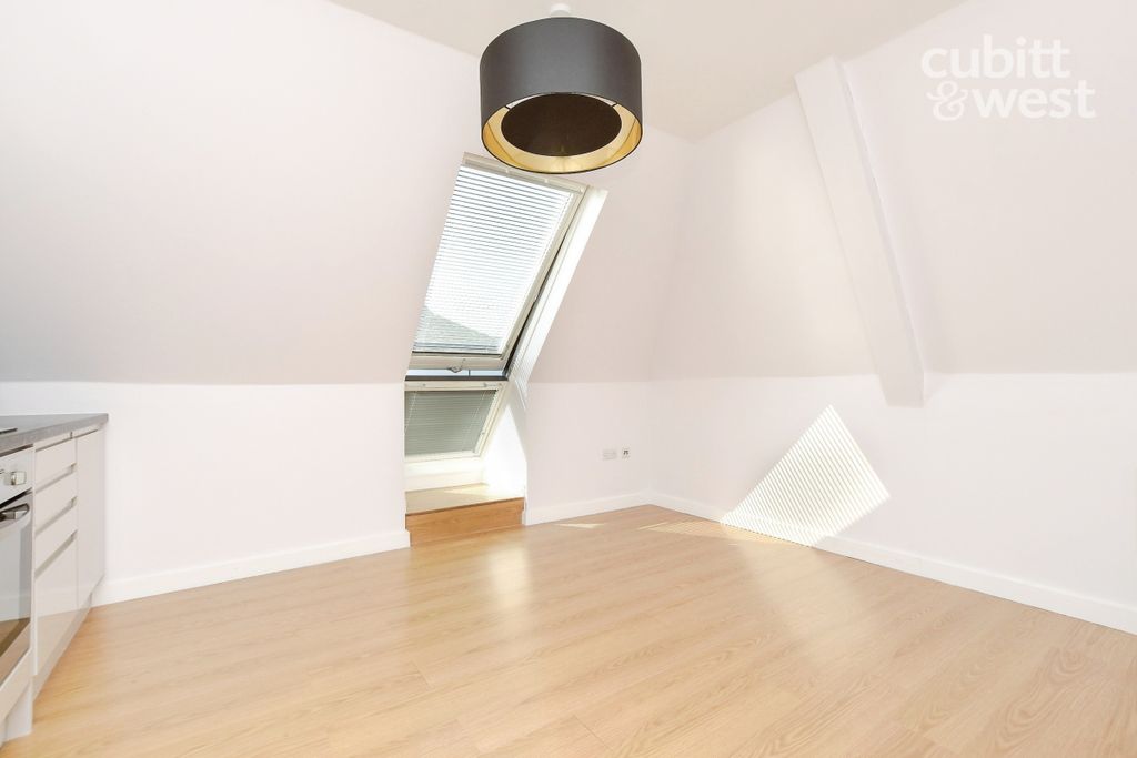 Property photo 1 of 8 c44Bb1c7-901Gzel0