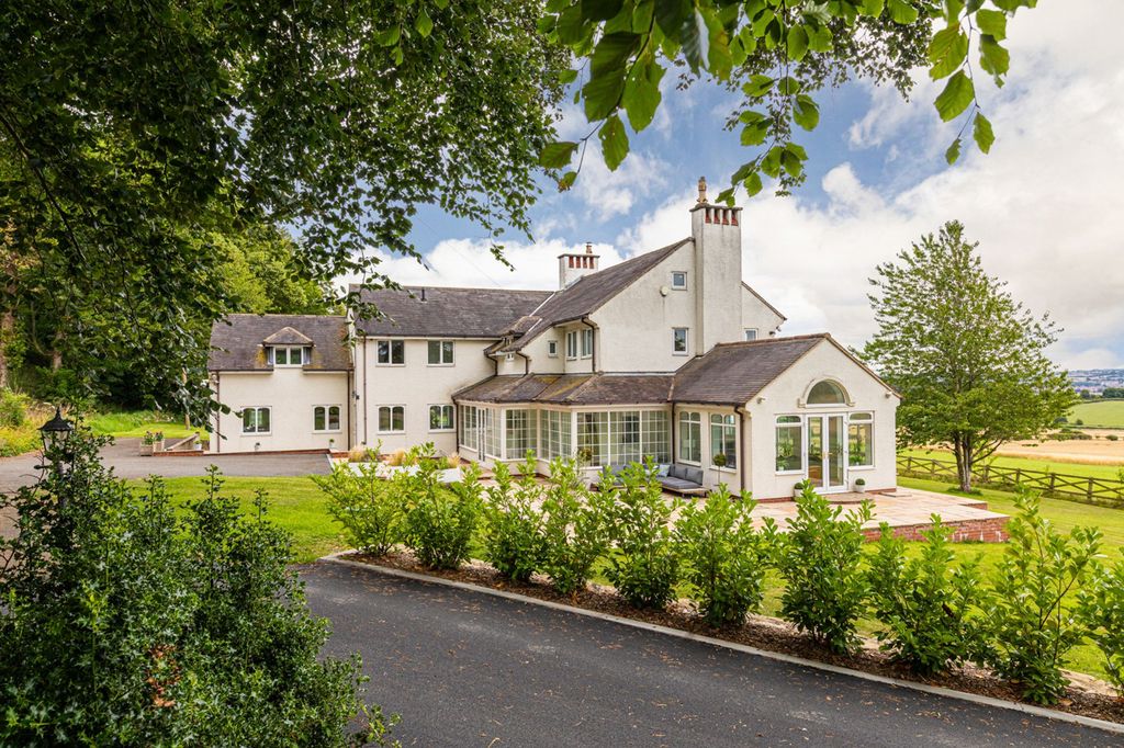 Property photo 1 of 31