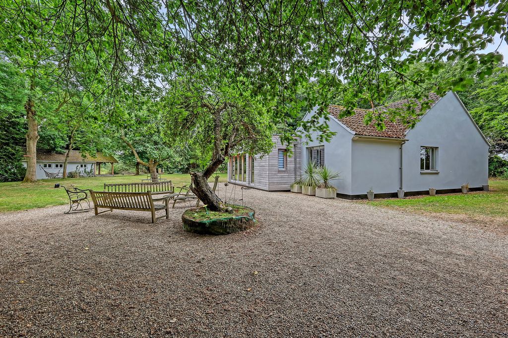 Property photo 2 of 27