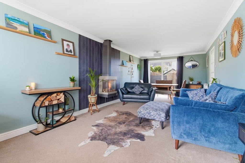 Property photo 2 of 34