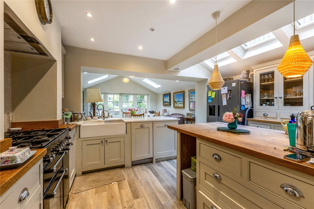 Property photo 3 of 12 Kitchen/Dining