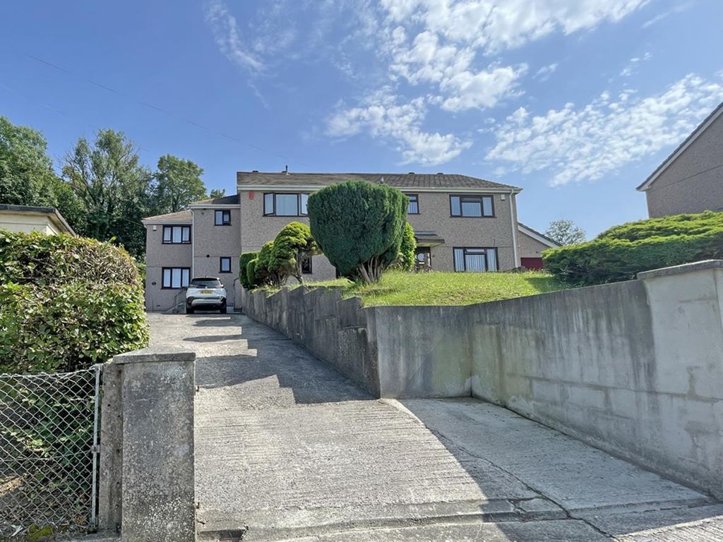 Property photo 1 of 31 Rochford Crescent 26 - New Front.Jpg