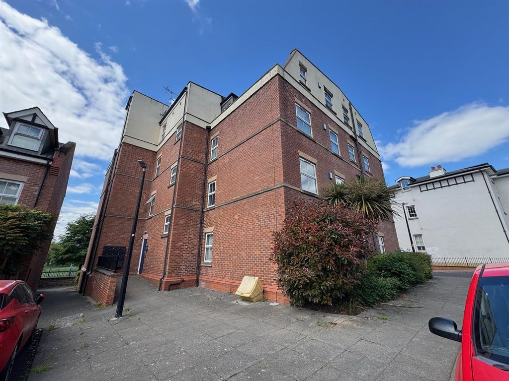 Property photo 3 of 12