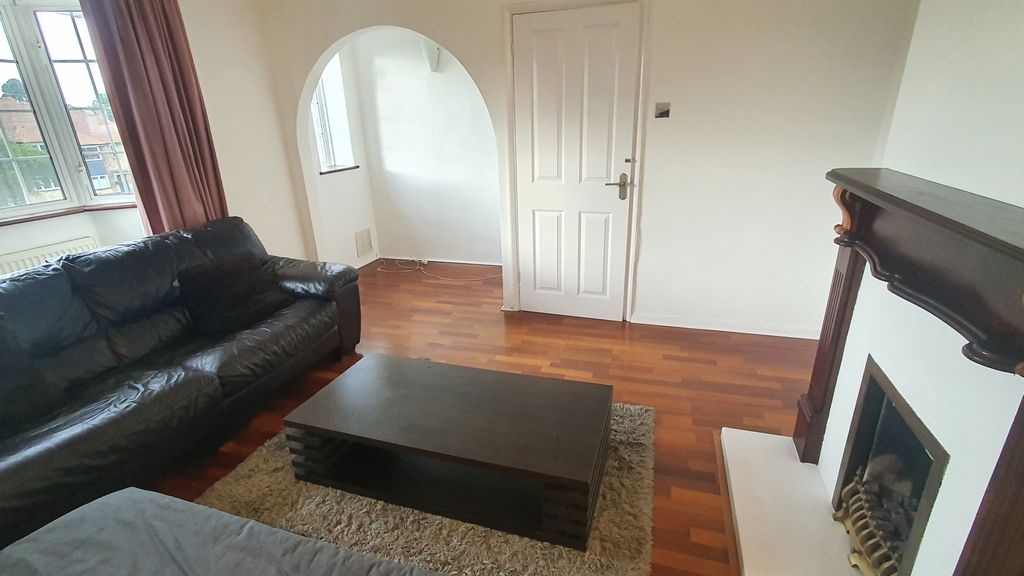 Property photo 3 of 21 Lounge