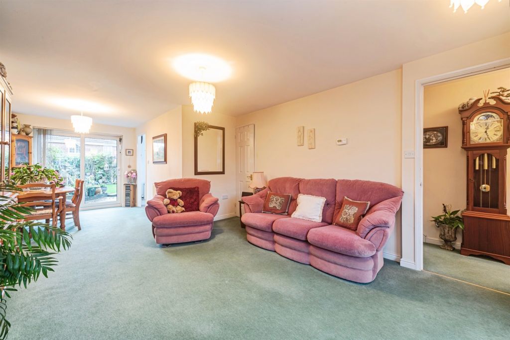 Property photo 2 of 17 Lounge