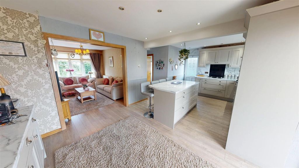 Property photo 3 of 27 Coultshead Avenue Kitchen Diner