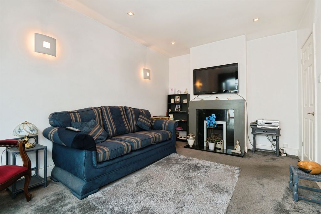 Property photo 3 of 14