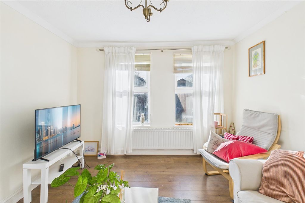 Property photo 1 of 10 Lounge 2.Jpg