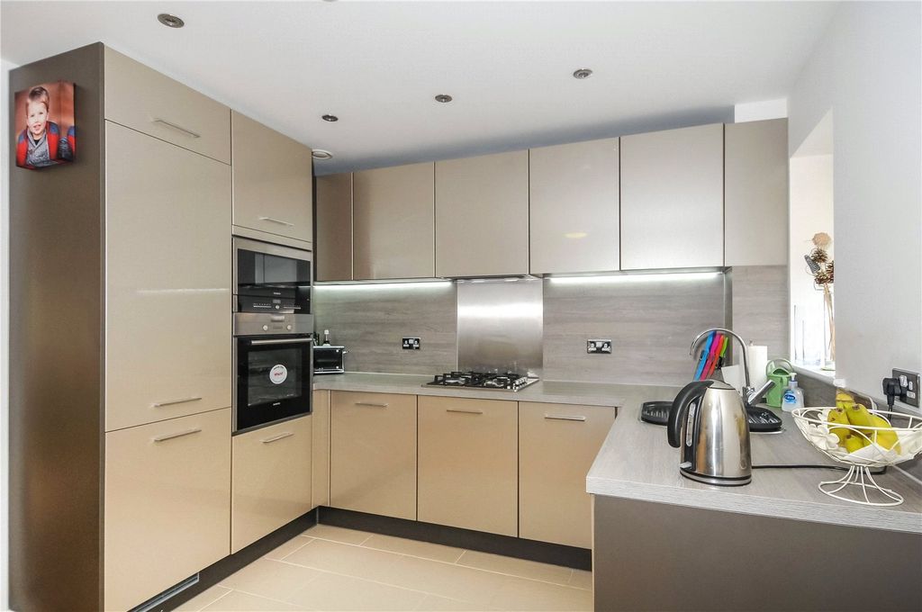 Property photo 3 of 7 Kitchen