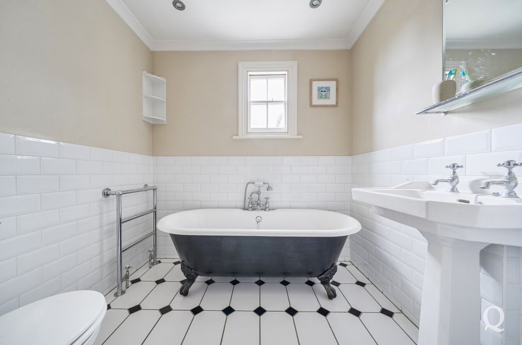 Property photo 3 of 24 Ed4B9d76-1Baa-4Be...