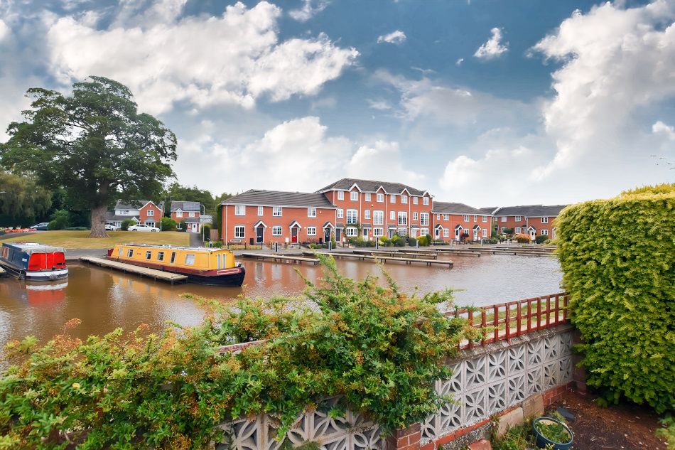 Property photo 2 of 23 Canal View 1