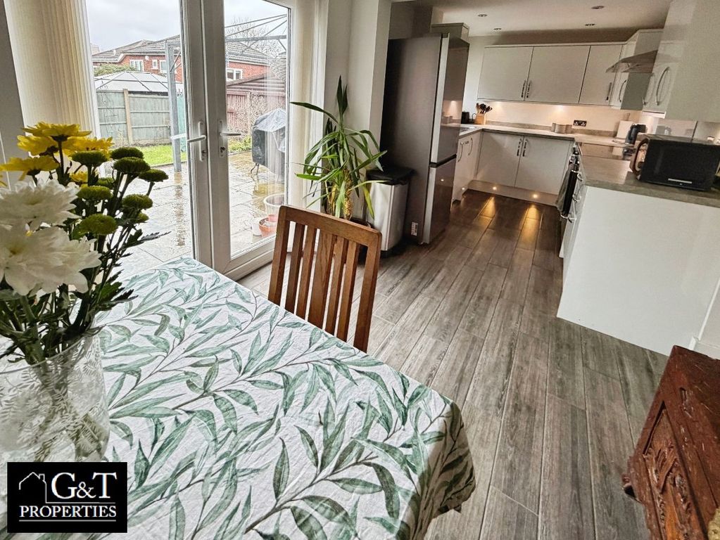 Property photo 3 of 18 Kitchen Diner