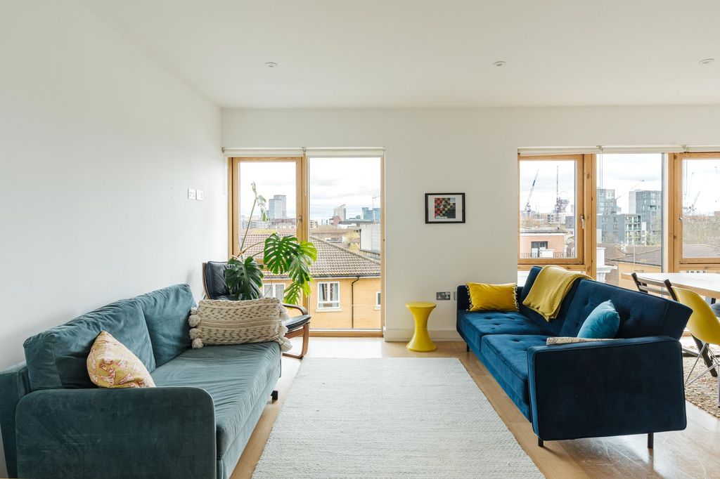 Property photo 1 of 15 Aumbrey Apts E9