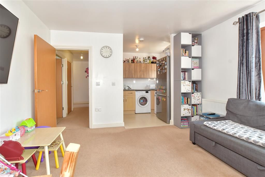 Property photo 3 of 14 Lounge