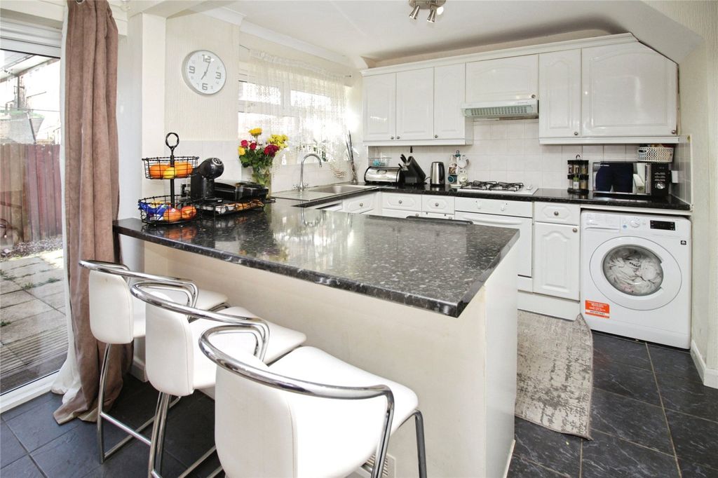 Property photo 3 of 12 Picture No. 11