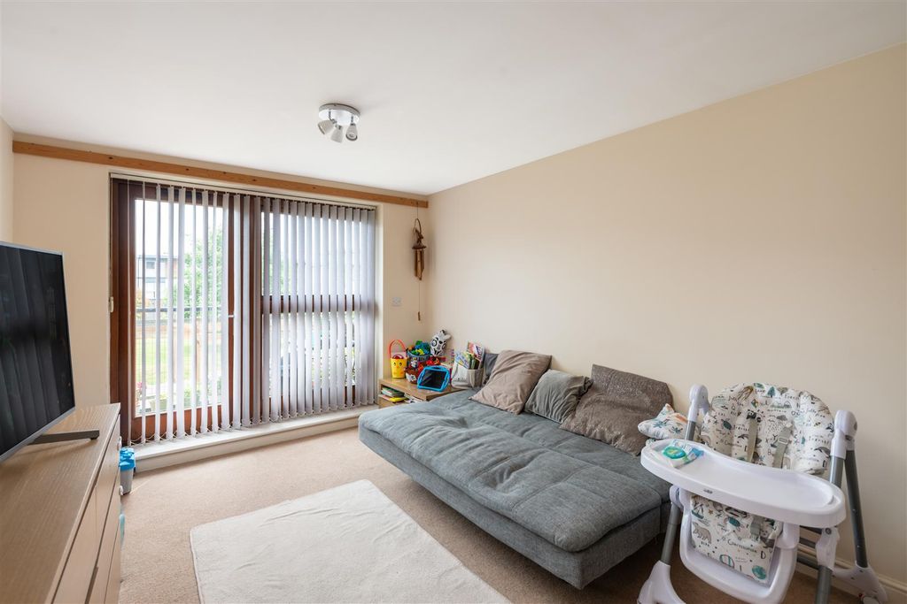 Property photo 3 of 10 143 Howlands Court Internals3.Jpg