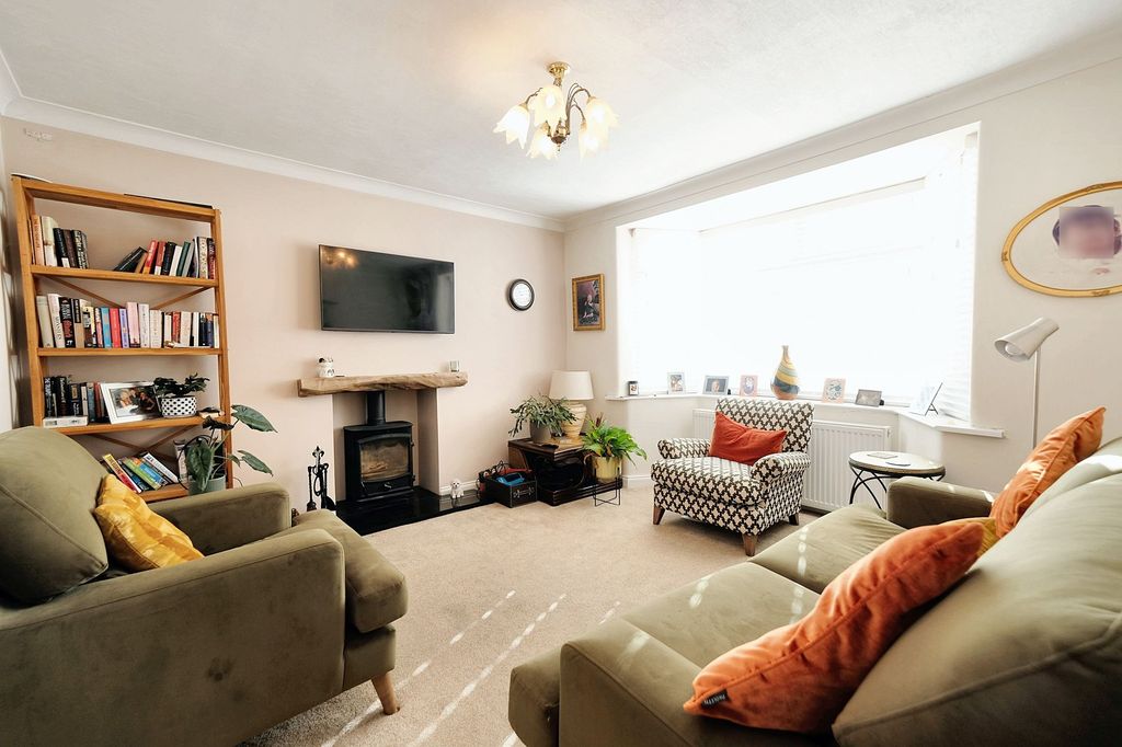 Property photo 2 of 25