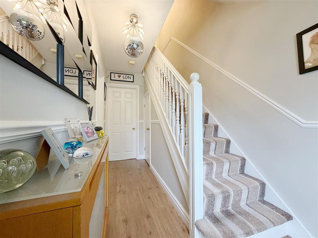 Property photo 3 of 15 Entrance Hall