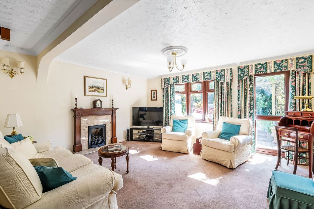 Property photo 2 of 33