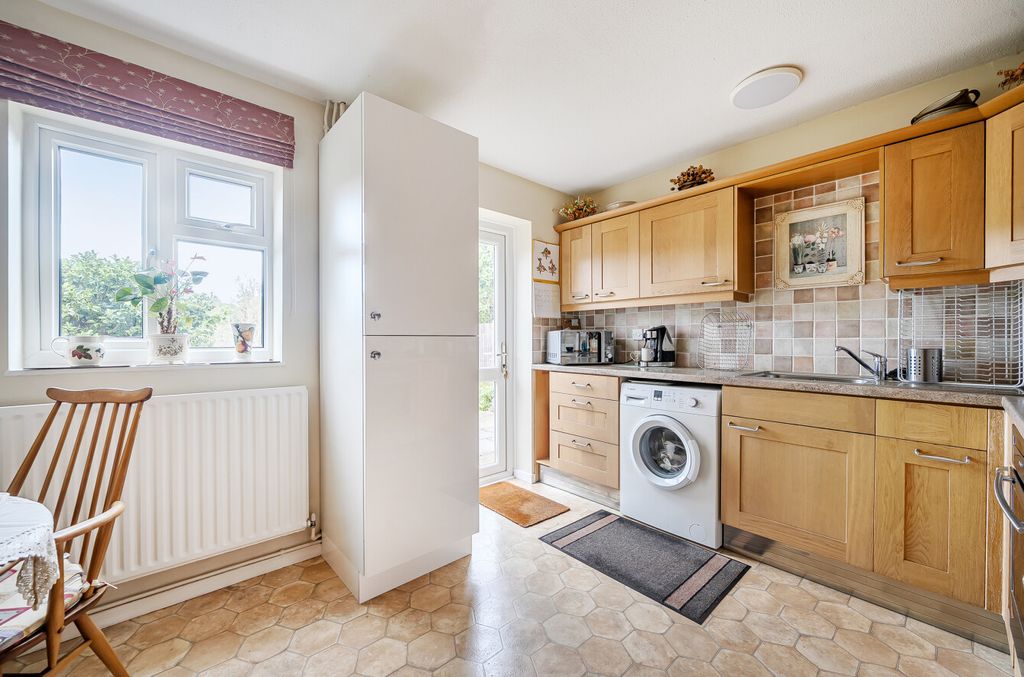Property photo 3 of 16 1353242-12-68c820...