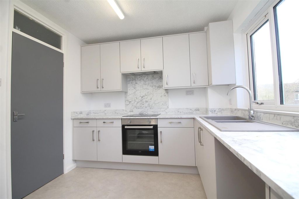 Property photo 2 of 11 Kitchen 2 .Jpg