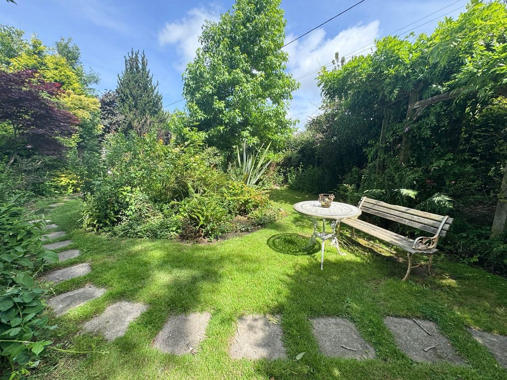 Property photo 2 of 28