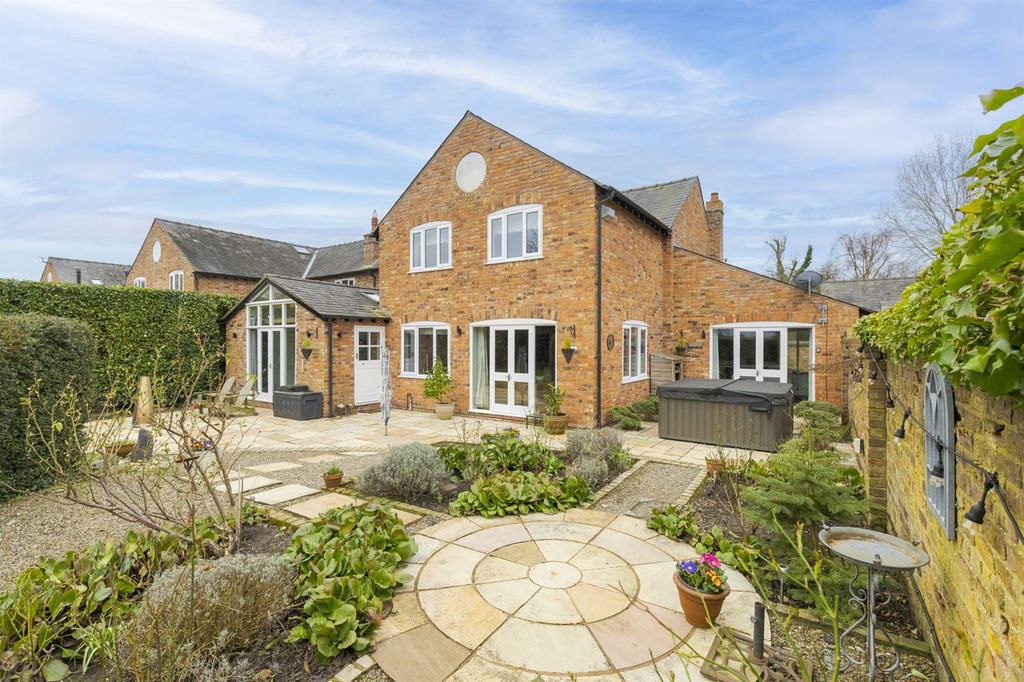 Property photo 3 of 39 (Main)